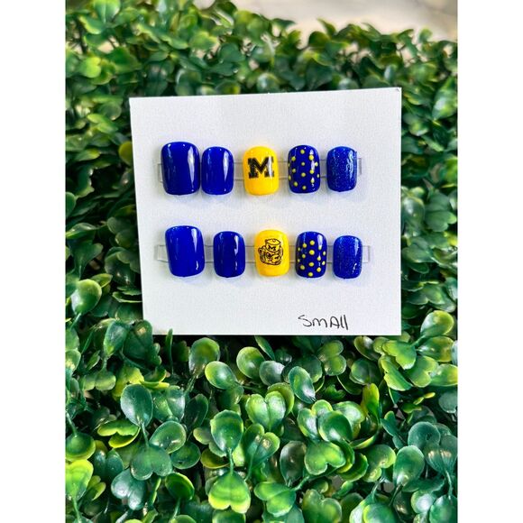 Michigan University - Handpainted/Designed Reusable Press on Nails - Picture 4 of 7